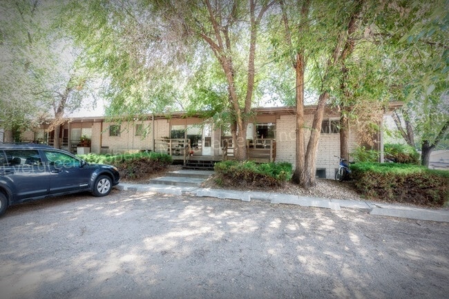 Building Photo - 701 Parker St