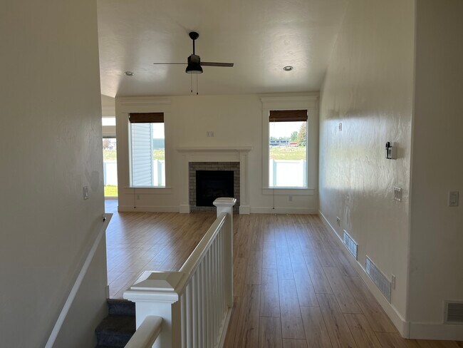 Living Room - 564 W Sanford St