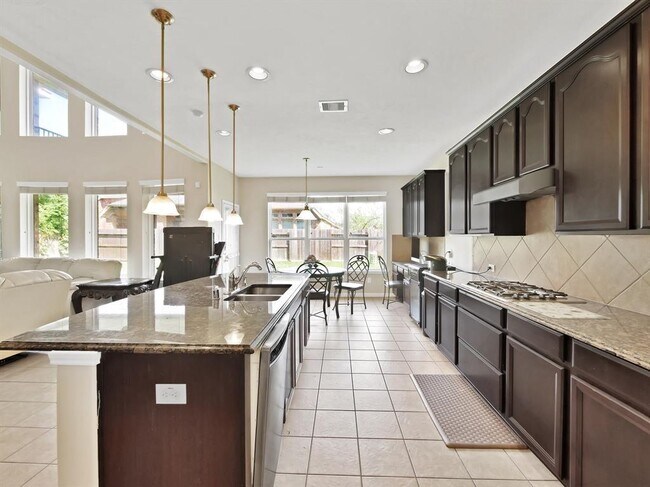 Foto del edificio - 5611 Piper Glen Ln