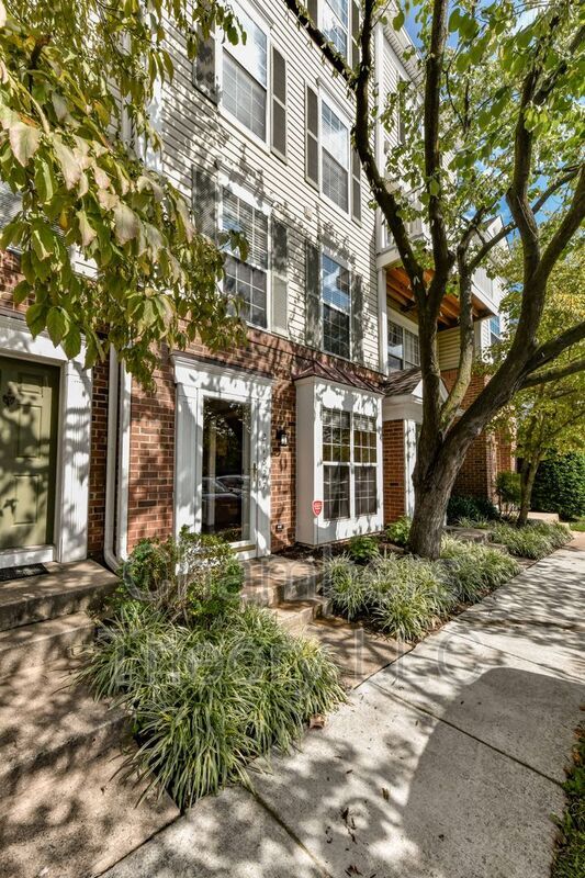 21827 Baldwin Square Unit 21827, Sterling, VA 20164 Condo for Rent
