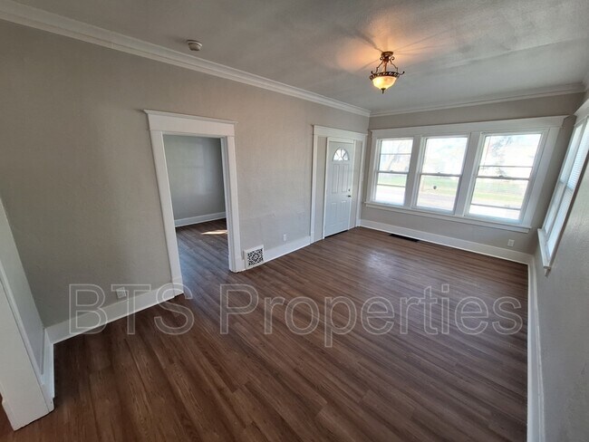 Foto del edificio - 608 W Loucks Ave