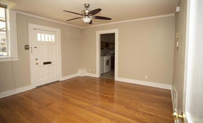Building Photo - 113 Vassar Ln