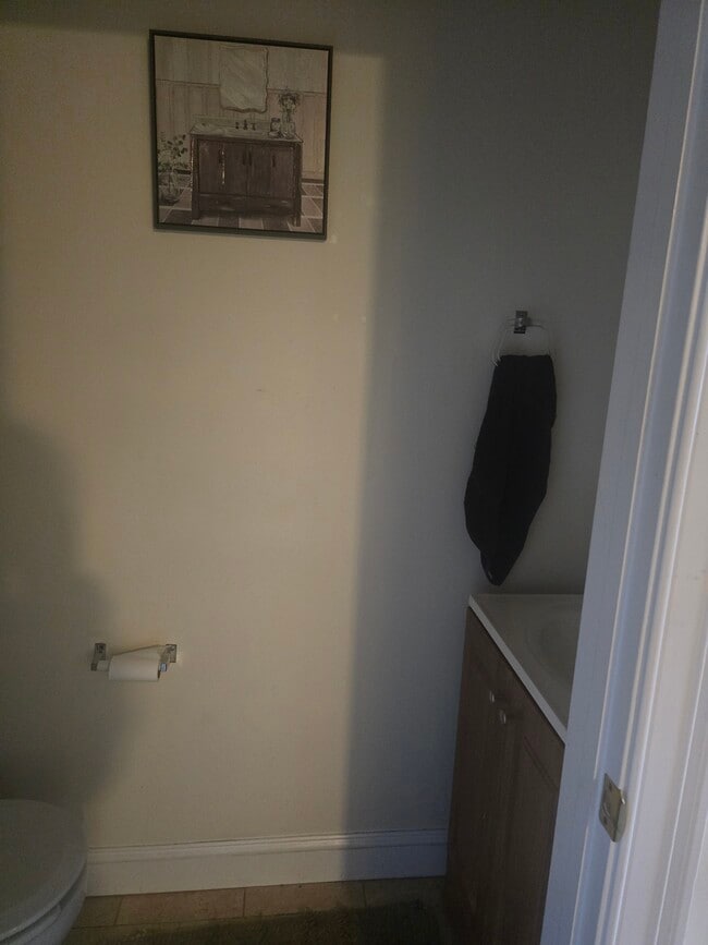 Half bathroom - 450 Orchard St