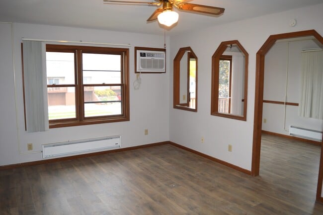 Building Photo - 1237 Sunfield St