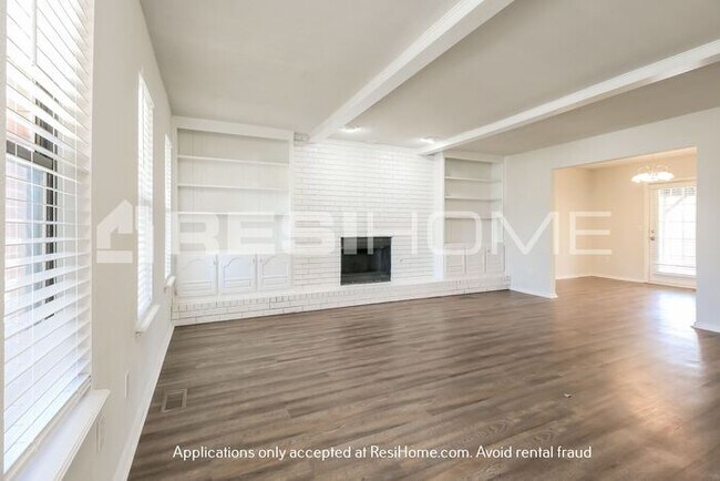 Foto del edificio - 7236 Walnut Creek Dr