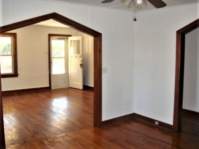 Building Photo - PRE-LEASING | Private Stone Home on Acreage Near Nixa