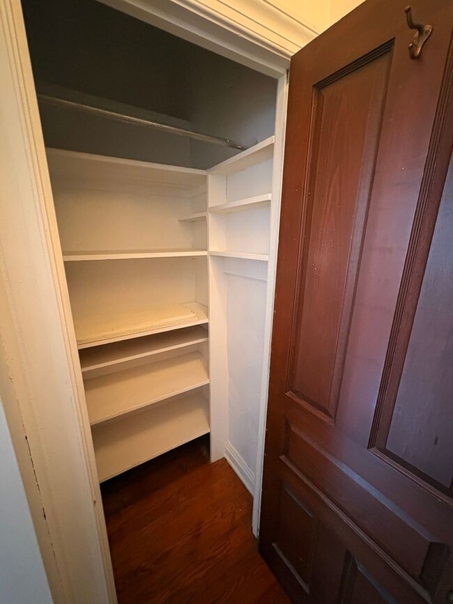 Foto del edificio - 1st Floor, 1-2 Bedroom Apartment with Yard in York City SD