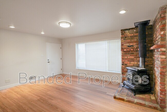 Building Photo - 351 E 4575 S