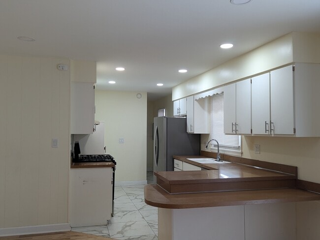 Building Photo - 94 Jf Kennedy Blvd