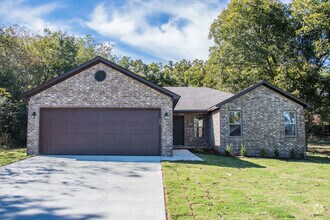 Building Photo - 205 Lake Dr