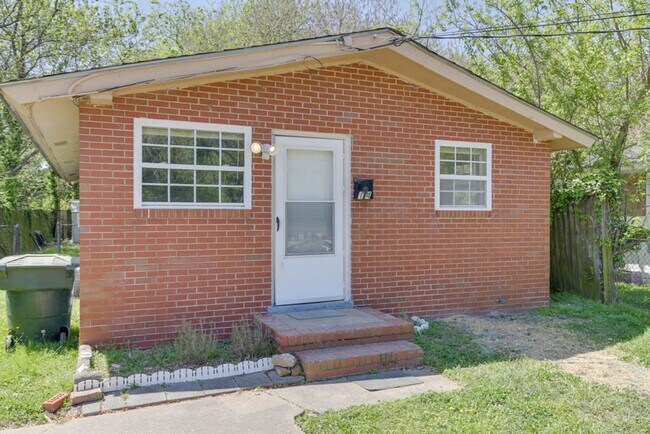 Building Photo - 14 Hopkins St