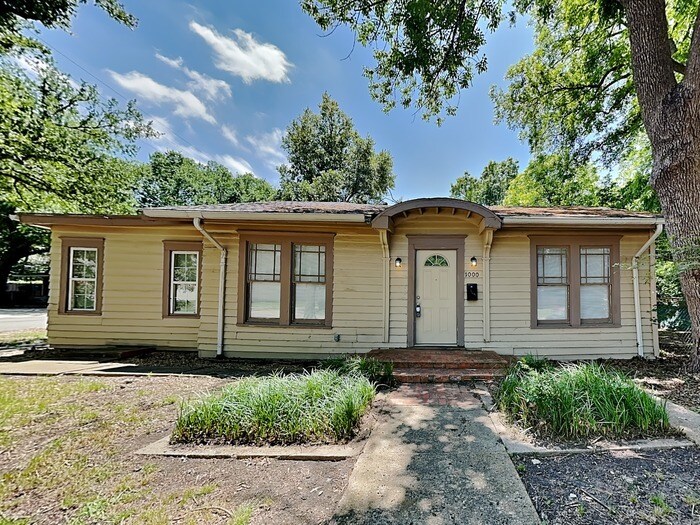 Primary Photo - Take Full Advantage of This Garland Home N...