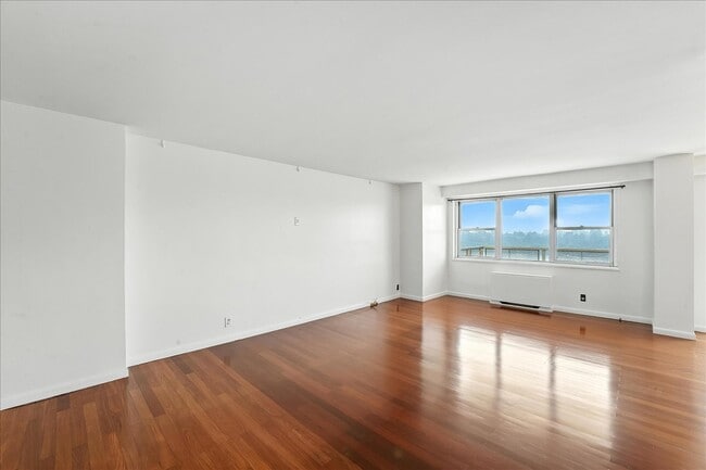 Foto del edificio - 6600 Boulevard E