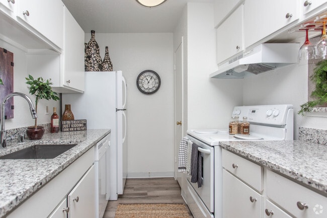 1 Br, Kitchen - Riveraine Apartments