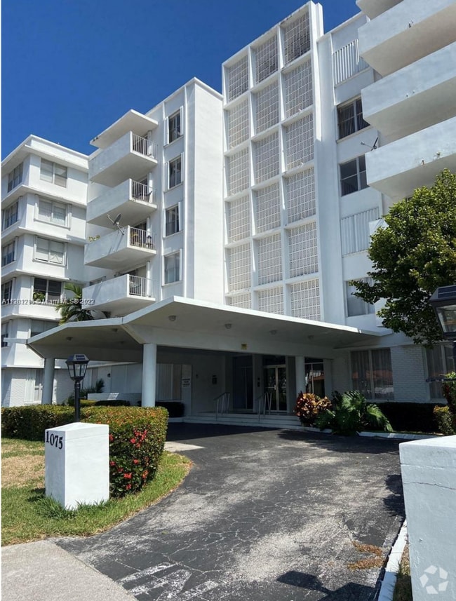 Apartments For Rent in Surfside, FL with a Living Room 1 Rentals