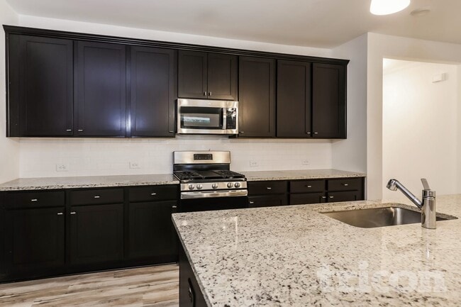 Building Photo - 173 Everett Sq