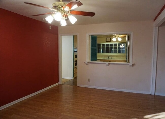 Living Room - 5001 Lindale Dr