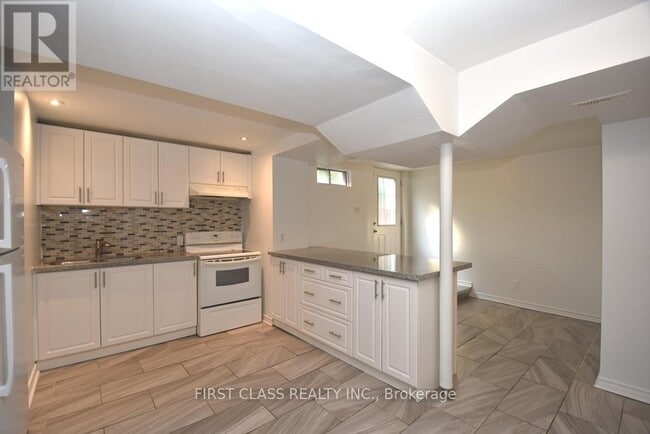 Building Photo - 15 Carle Crescent