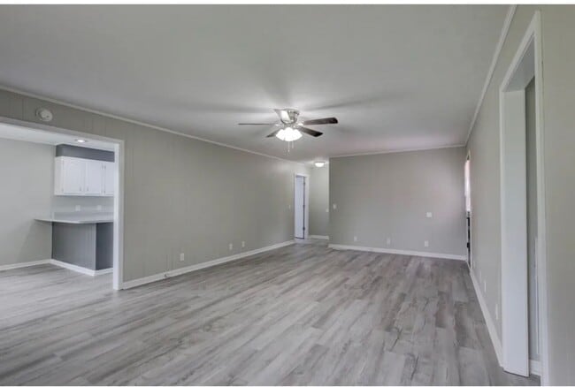Building Photo - Freshly Renovated Home on Large Lot – Read...
