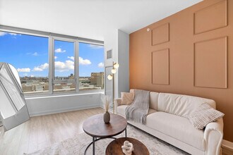 Building Photo - 720 S Wells St