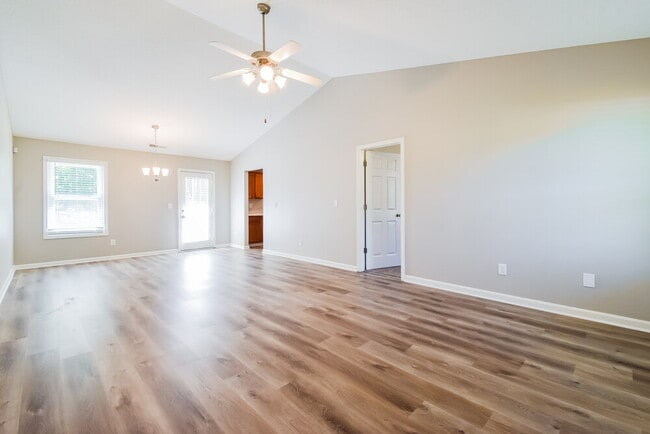 Building Photo - 761 Woodwind Dr