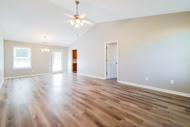 Foto del edificio - 761 Woodwind Dr