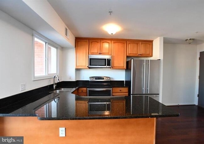 Building Photo - 1386 Bryant St NE
