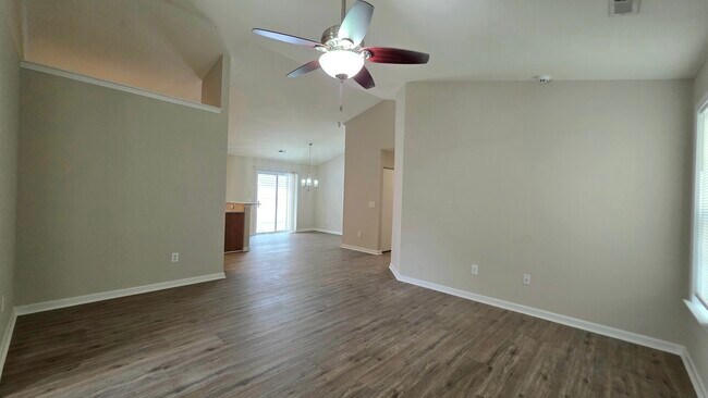 Foto del edificio - 920 Silvercrest Dr
