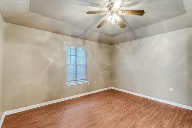 Building Photo - New Braunfels 2/2/1