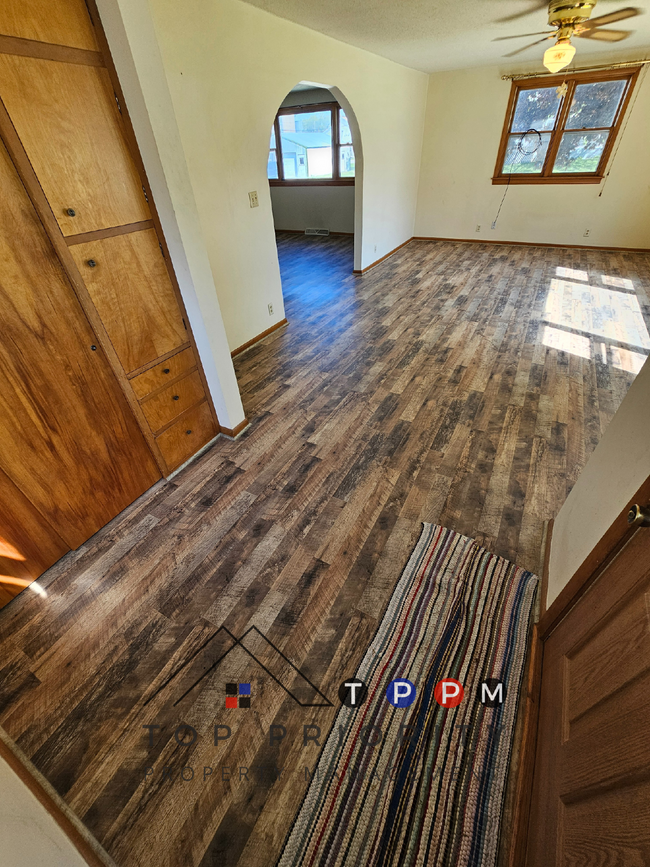 Building Photo - 2 Bedroom | 1 Bathroom Lower Level Unit in...