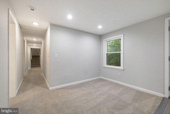 Foto del edificio - 247 Marsden Hts Rd