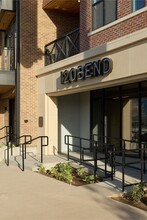 Building Photo - 120 & 220 Bend