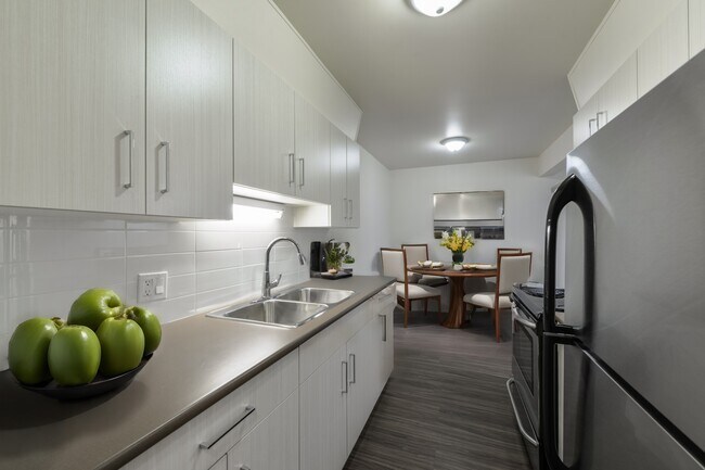 Building Photo - Riverview Plaza