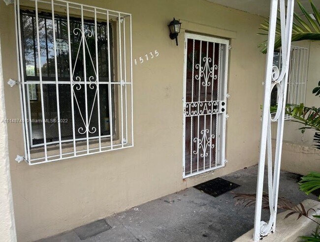 Building Photo - 15735 E Bunche Park Dr
