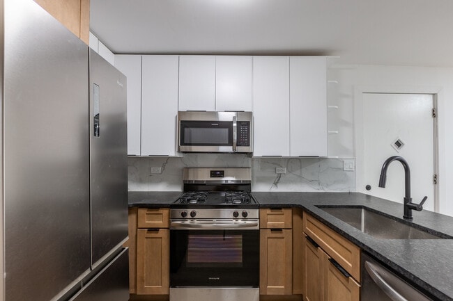 Building Photo - 1841 N Kedzie Ave