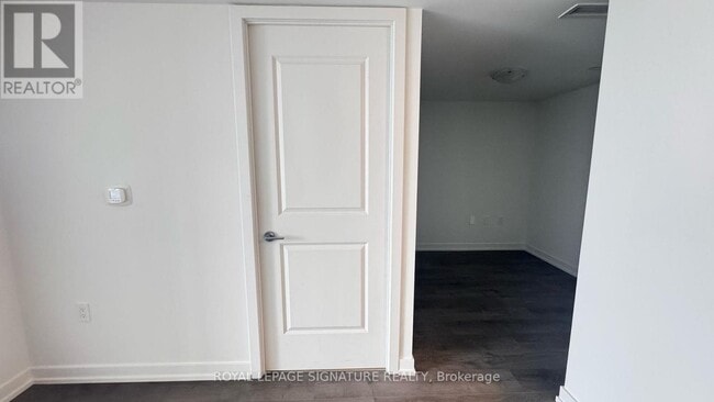 Building Photo - 556 Marlee Ave