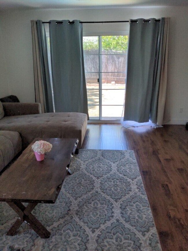 Foto del edificio - 6171 Elba Pl