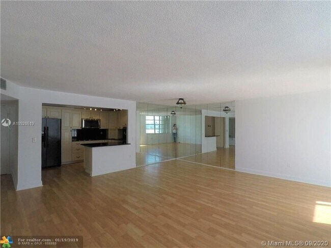 Building Photo - 2780 NE 183rd St