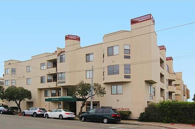 Building Photo - 825 La Playa St