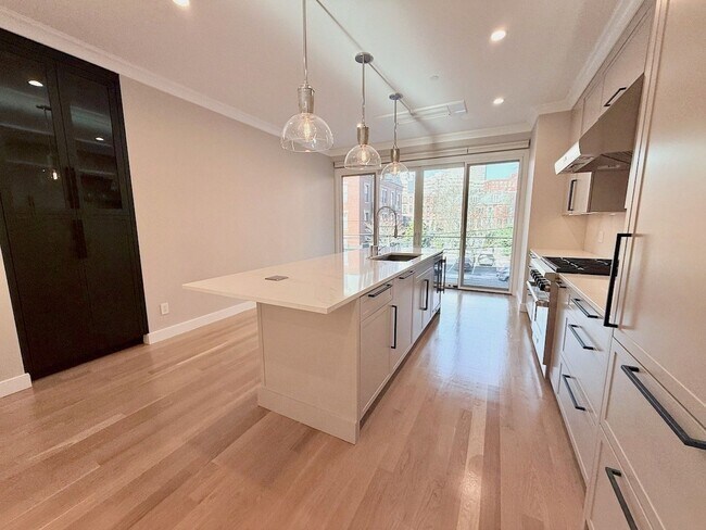 Building Photo - 143 Warren Ave