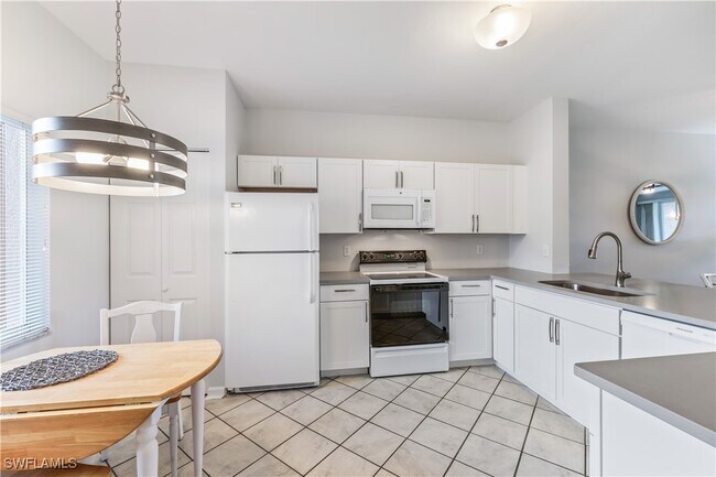 Foto del edificio - 725 Saratoga Cir