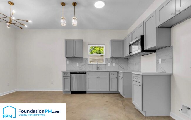 Building Photo - 1374 Dow Pl