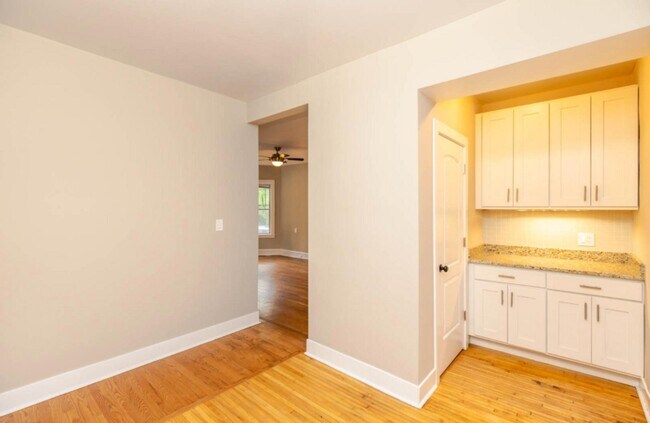 Foto del edificio - 1337 W Touhy Ave