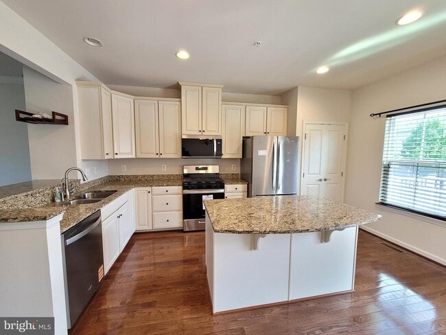 Building Photo - 3567 Sprigg St S