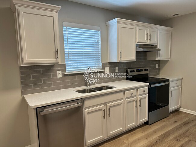 Foto del edificio - Newly Remodeled 5 Bed 2.5 Bath