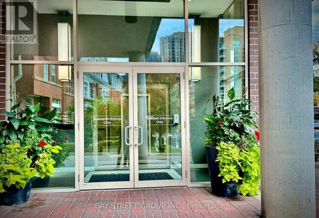 Building Photo - 5101 Dundas St W