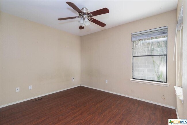 Foto del edificio - 310 Pat Garrison St