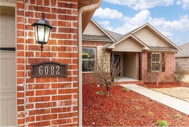 Foto del edificio - 6082 Cord Ave