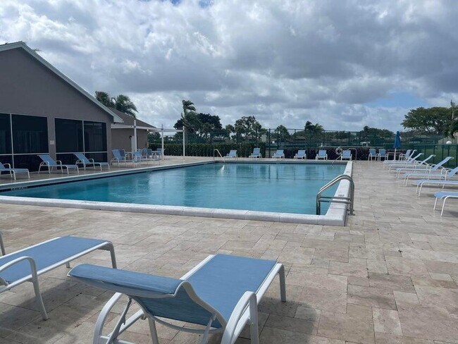 Foto del edificio - 9761 Boca Gardens Cir N