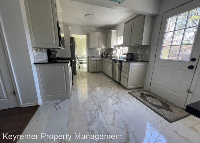 Building Photo - 4 br, 2.5 bath House - 6337 S 69th E Pl